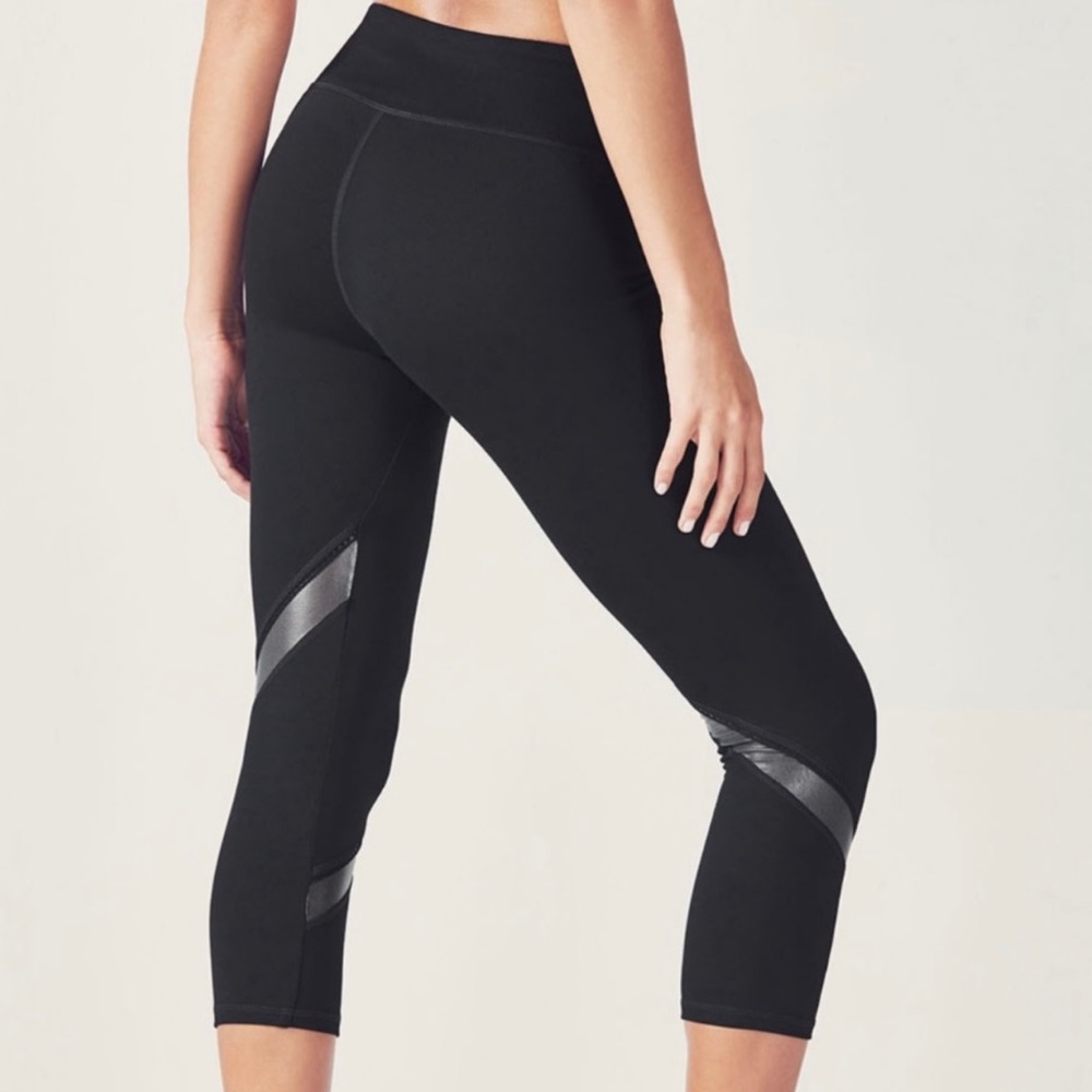 Fabletics Debbie Capri Leggings Black Small